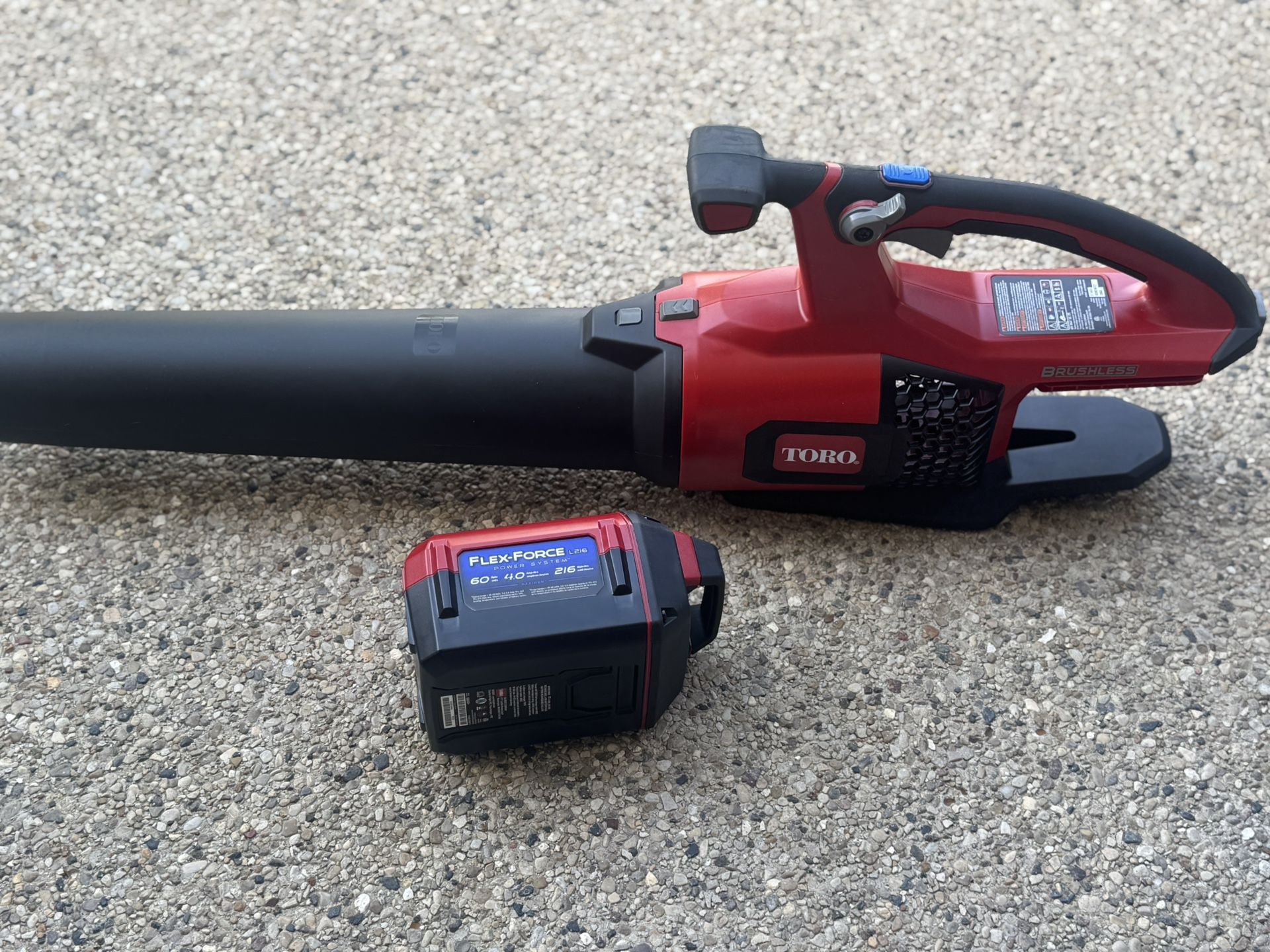 Toro Flex-Force 60-volt 605-CFM 157-MPH Battery Handheld Leaf Blower 4 Ah Battery Includet