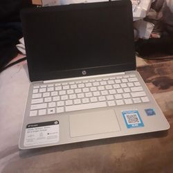 HP Stream Laptop 11-ak0035nr