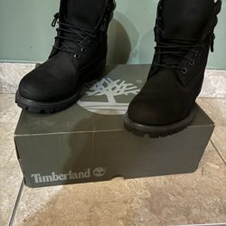 Timberland 6” Waterproof Classics Size 9