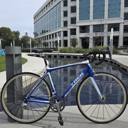 19.5 lb. All-Carbon Trek Madone 4.5 Racing Bike 