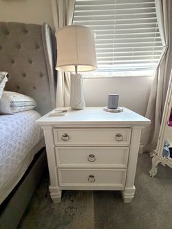 Set of 2 White 3-Drawer Nightstands