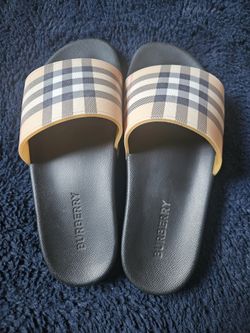 Burberry sandals I NEED THEN GONE