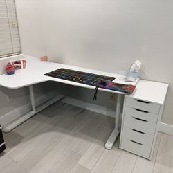 $189 Study And Drawer Like New