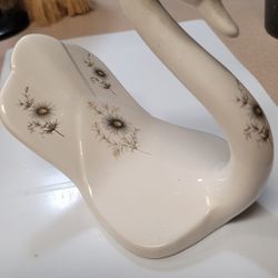 Beautiful Vintage Swan Towel Holder Sculpture Figurine 