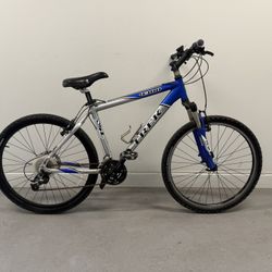 TREK 4300 SL Aluminum Mountain Bike 26”, Frame Size 18” REAR DISC BREAK