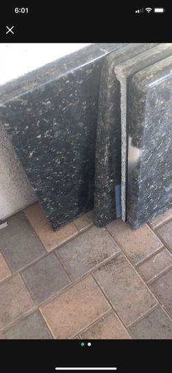 Granito 4 pz $300 Una pieza de 50” por 25” Dos piezas de 40” por 25” Una pieza de 39” por 25”