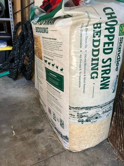 Like new straw bedding