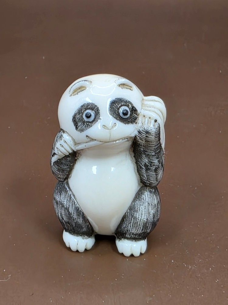 Japanese Netsuke Fine Panda Carving