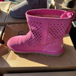 NEW SIZE 3 UGGS  ❌$45