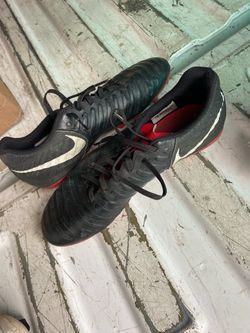 Soccer cleats