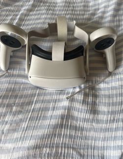 (need gone asap)Oculus Quest 2 (64GB) + Bobovr M2 Strap