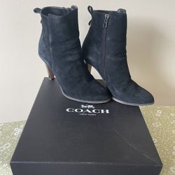 COACH BLACK WOMAN Suede BOOTS SIZE 7 Good Condition Classy 