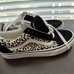 NEVER WORN Vans Animal Print 