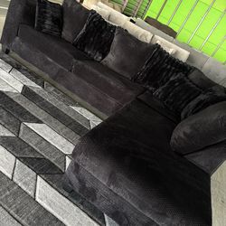 LIKE NEW black sectional sofa couch (DELIVERY AVAILABLE)