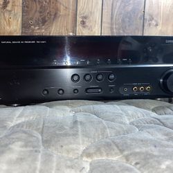 Yamaha RX-V371 Home Theater Receiver Ampli-Tuner (3D Ready/Excellent Condition/$75)