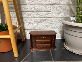 Jewelry box