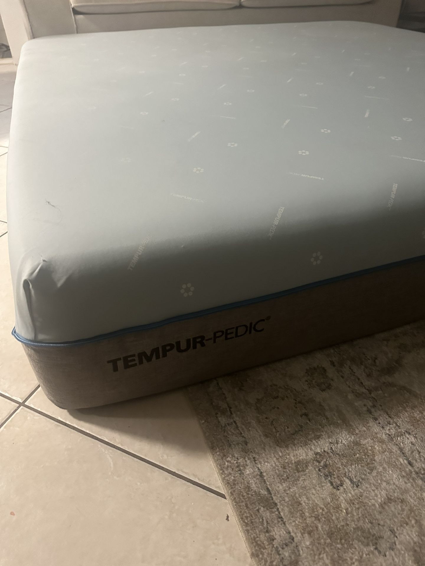 King Size Tempurpedic Mattress for Sale in Miami, FL OfferUp
