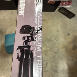 Aluminum Tripod 3- Way Pan An Tilt Head