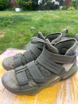 Nike LeBron Soldier Men’s Olive Green Strappy Athletic Sneakers Sz 11.5