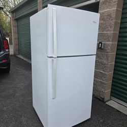 Whirlpool fridge top freezer running great