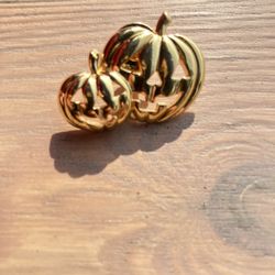 Avon Jack O' Lantern Goldtone Pumpkins Tac Pin 1990