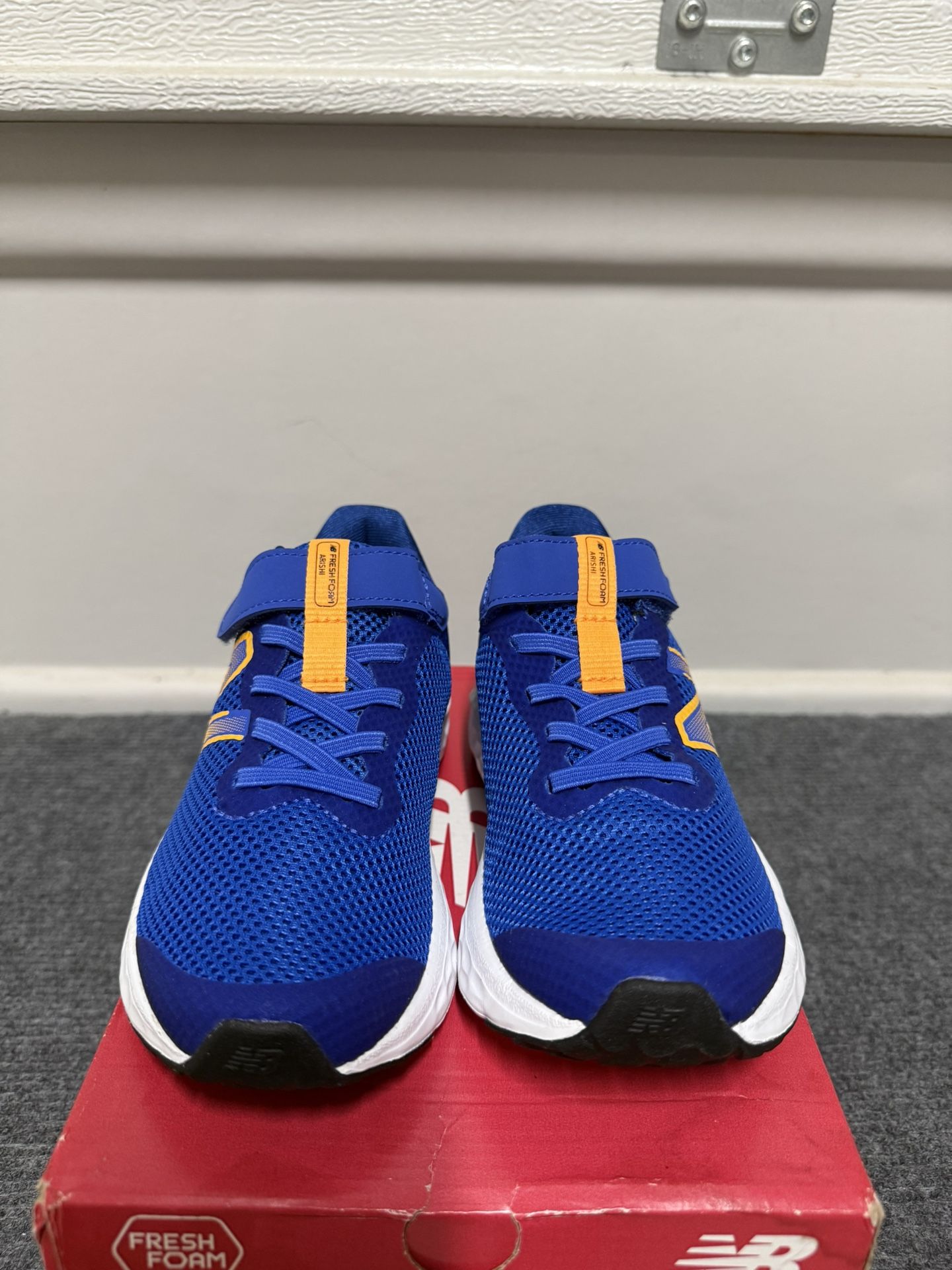 New Balance Fresh Foam Arishi v4 Kids Shoes โ Size 13 (Blue/Orange)