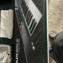 Komplete Kontrol  Keyboard  Professional Series  S61