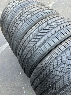 Selling Set Of Bridgestone 285/45/22