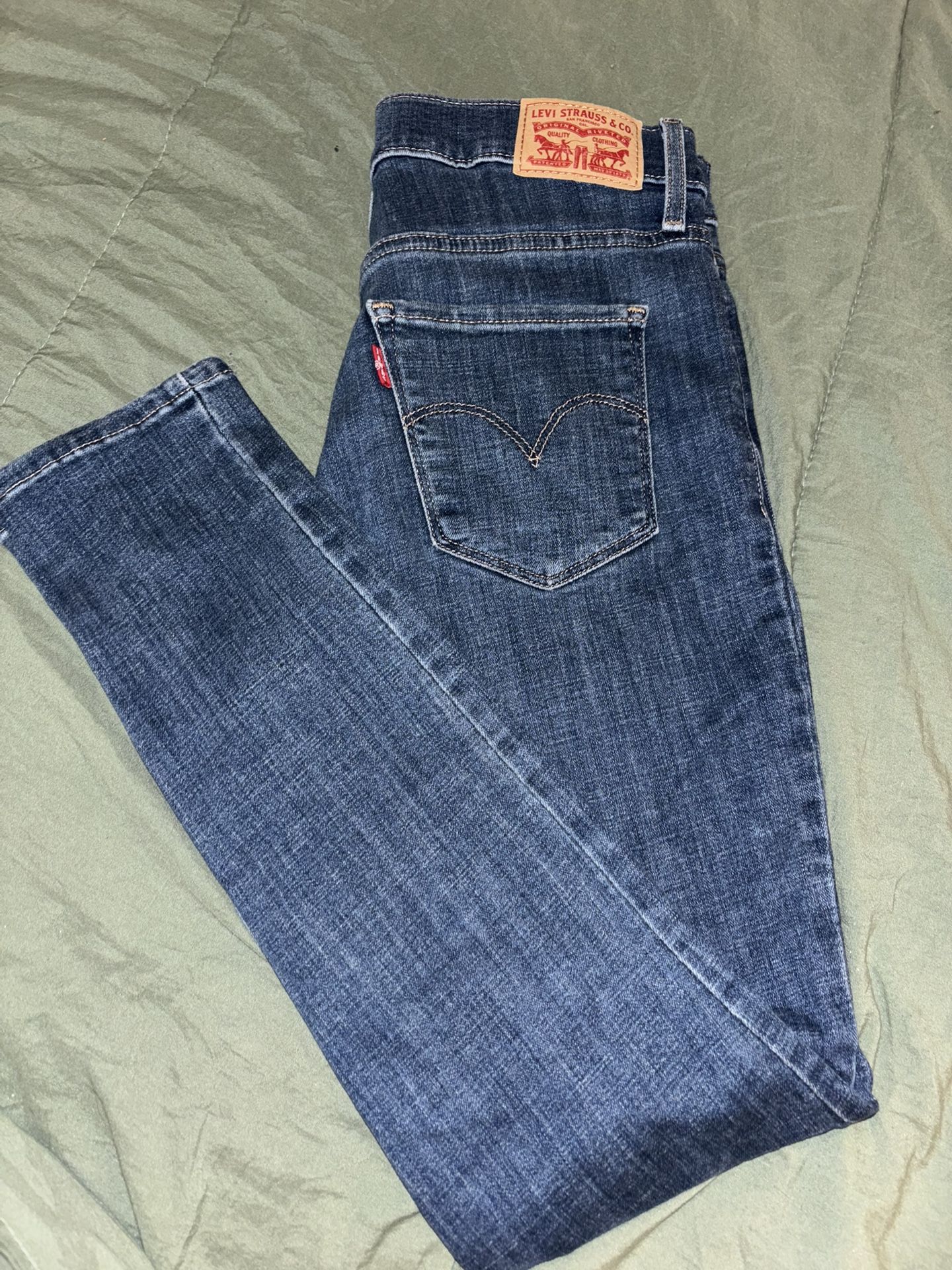 Woman’s Levis Jeans
