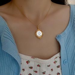 18K Yellow Gold Cameo Mother of Pearl Statue Pendent Charm