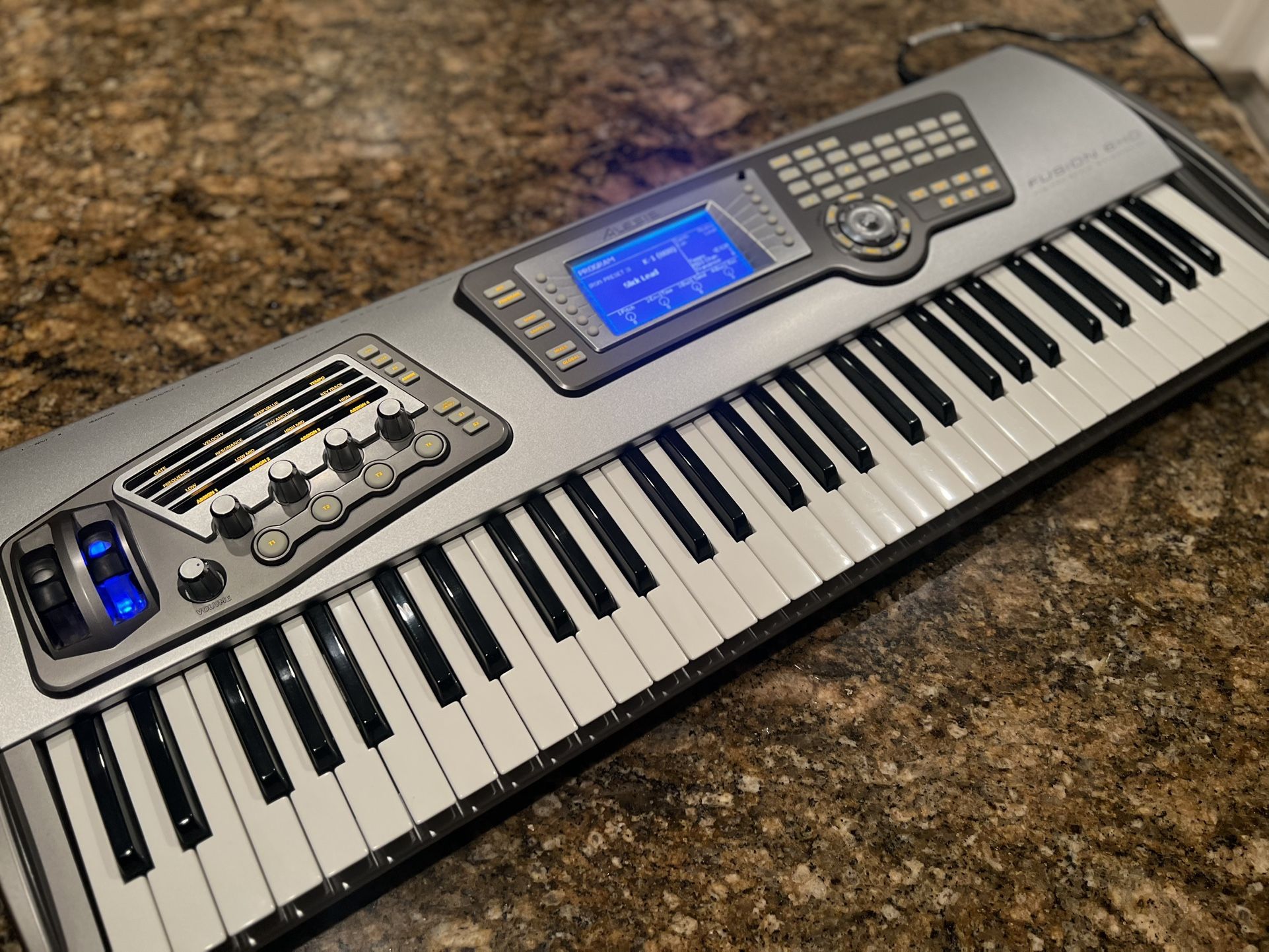 Alesis Fusion 6HD 61-Key Digital Keyboard Workstation