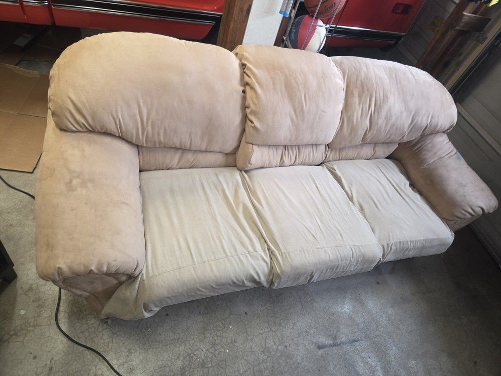 FREE COUCH, IT INCLUDES TAN COUCH COVER