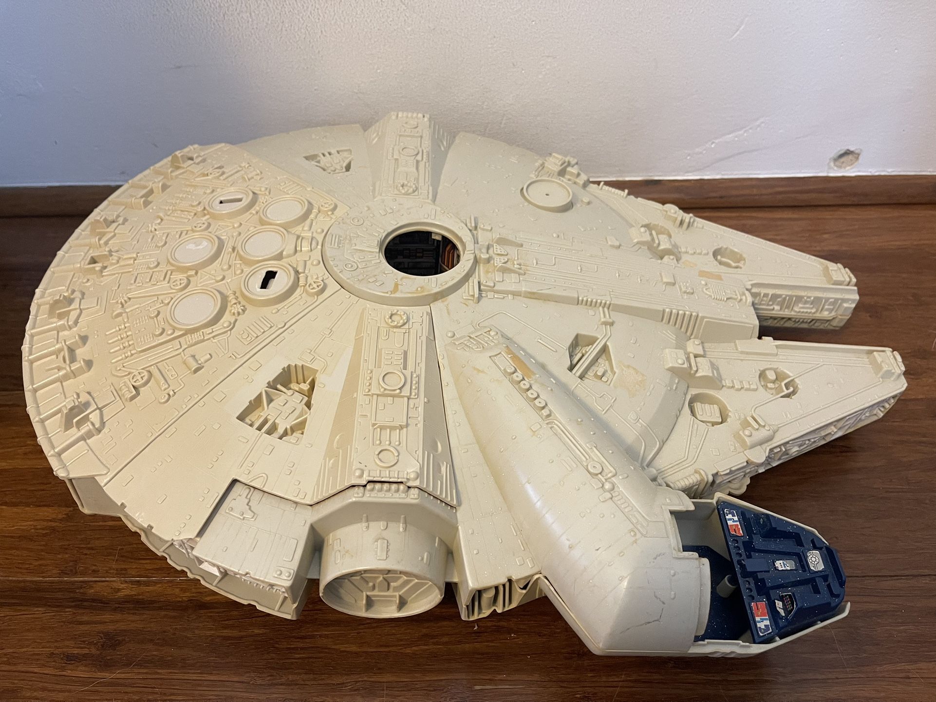 Vintage Star Wars Millennium Falcon Playset Vehicle