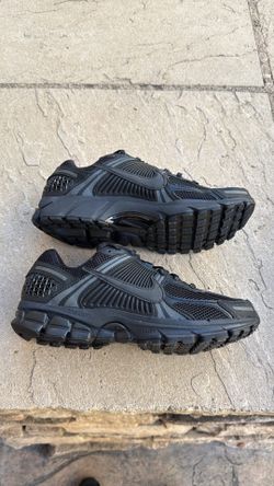 New Nike Zoom Vomero 5 triple black shoes Men’s 8, Women’s 9.5