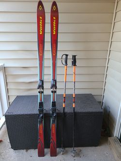 VOLKI Carver Plus Skis (6ft) with Marker M8 Bindings and Scott Poles
