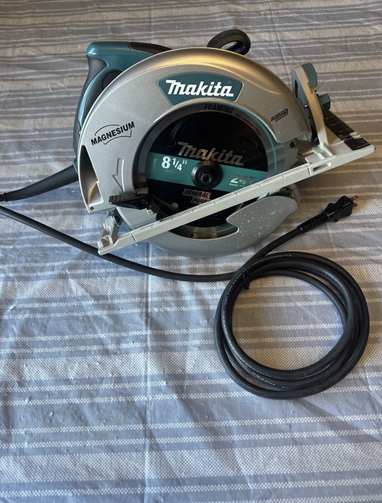 Makita 15 Amp 8-1/4 In. Magnesium Circular Saw Corded 5008MGA