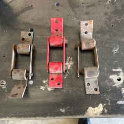 1(contact info removed) Chevrolet Body Mount Shackles