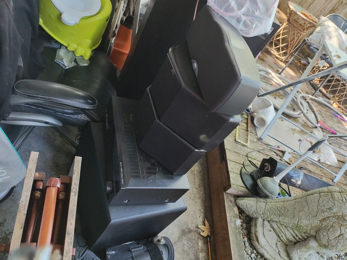 Klipsch Booming Home Theater System