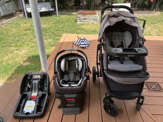 Graco Click Connect Car Seat With 2 Bases and Stroller!