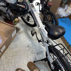 🚲 GOTRAX Folding Electric Bike w/ Rear Rack – Clean & Ready to Ride  Selling a GOTRAX folding e-bike in solid condition—great for commuting, quick er
