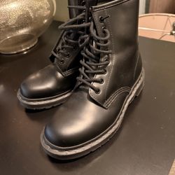 Women’s Doc marten Combat Boots, Size 7, New