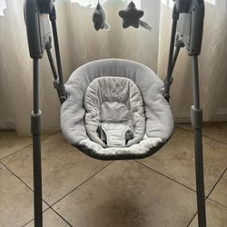 Graco Slim Spaces Baby Swing 