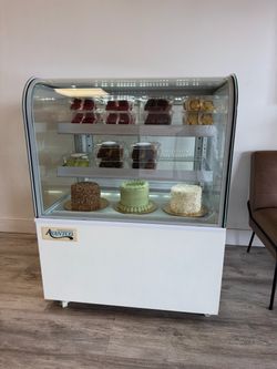 Avantco BC-36-HC 36” Commercial Refrigerated Bakery Display Case