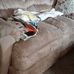 Couch And Love Seat With 4 Reclaner