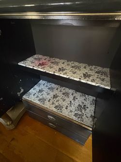 Cajonera color negro las medidas son 140x90x 17