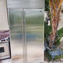 FOR SALE: Sub-Zero Refrigerator – 42” Wide