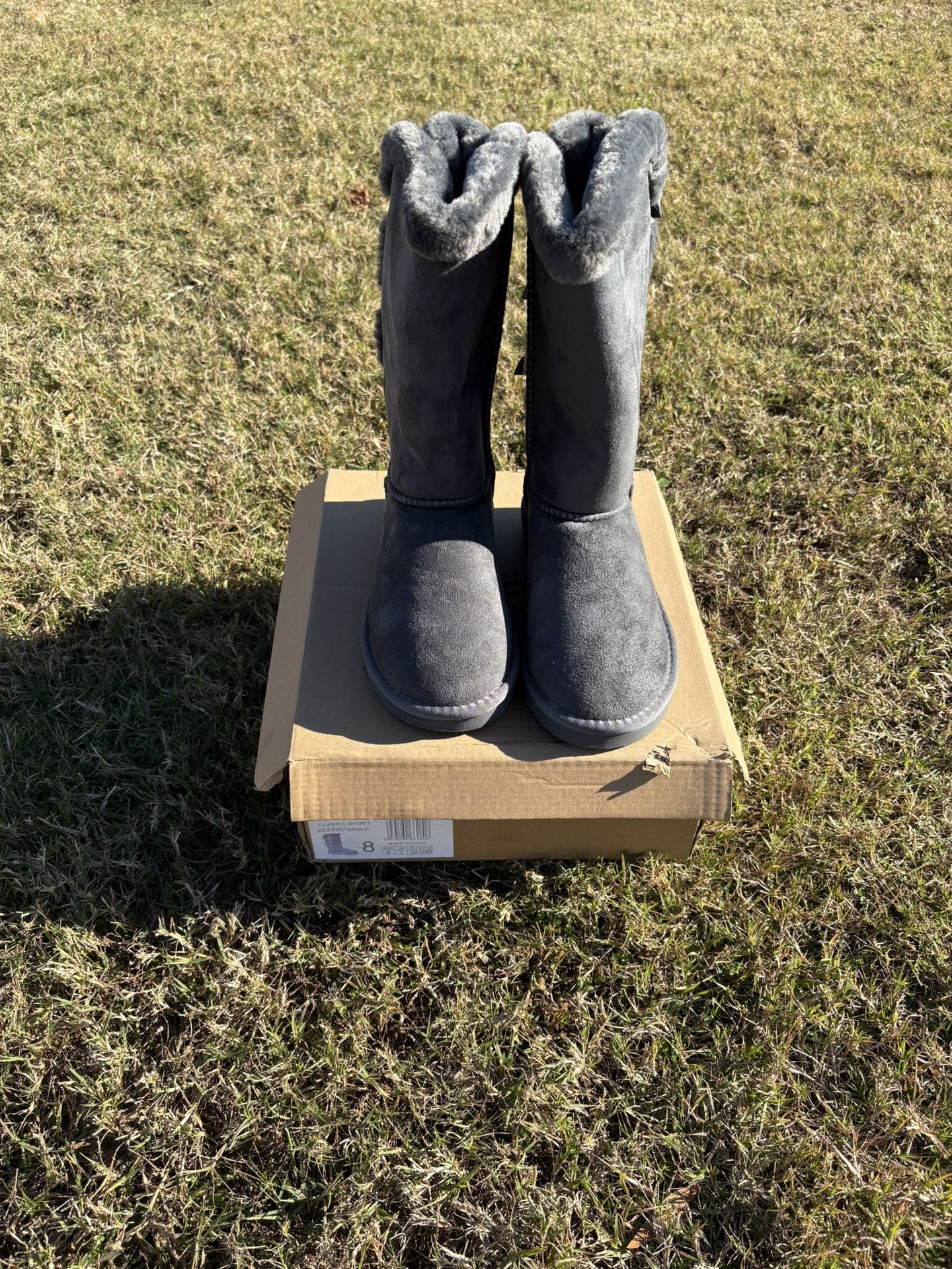 NEW UGGS Boots Women Size 8 / 6.5y