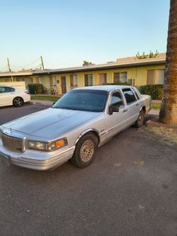 Lincoln town car