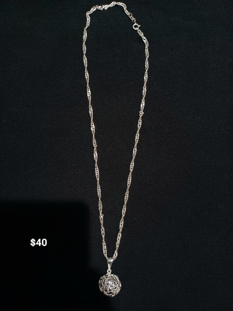 silver necklace with sphere pendant / collar de plata con dije de esfera