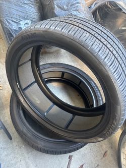 Tire 275/35/22